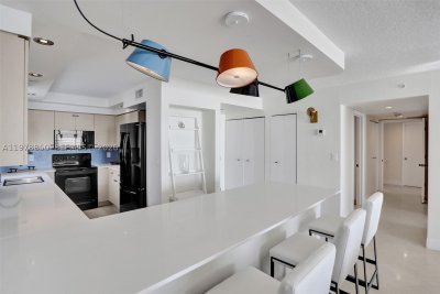 Aluguel de apartamento no The Collins Condo 915