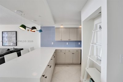 Aluguel de apartamento no The Collins Condo 915