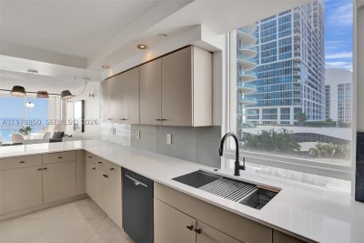 Aluguel de apartamento no The Collins Condo 915