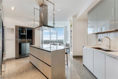 Aluguel de apartamento no Trump Royale TS1
