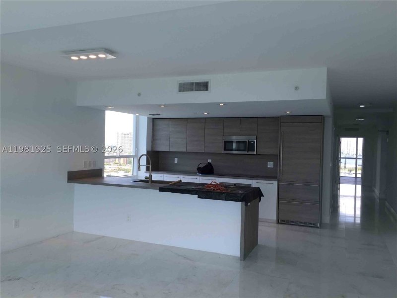 Apartment for rent at 400 Sunny Isles 1701