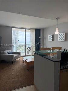 Comprar apartamento en M Resort Residences 1504