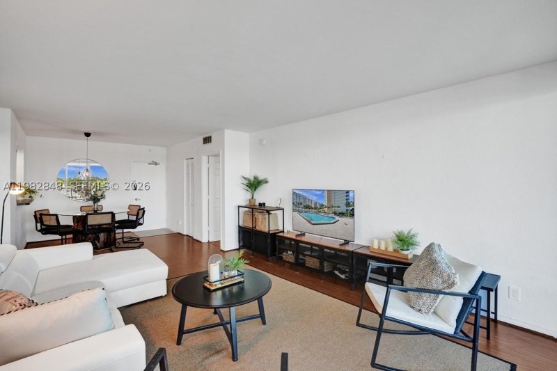Apartment for rent at 5600 Collins 5R