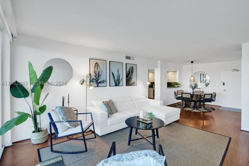 Apartment for rent at 5600 Collins 5R