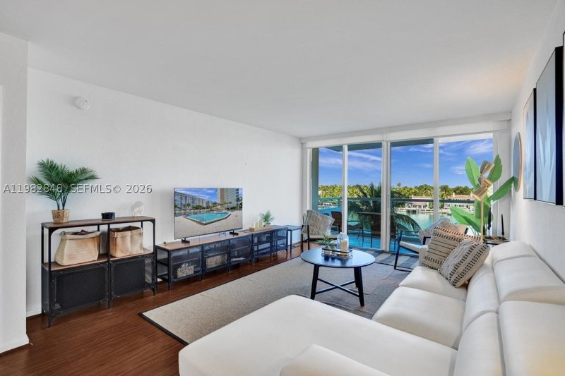 Apartment for rent at 5600 Collins 5R
