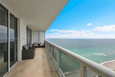 Comprar apartamento no Beach Club Two 3104