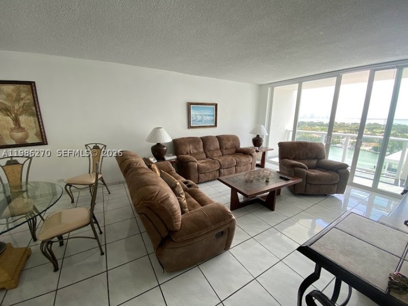 Condo for sale at Pavilion 1524