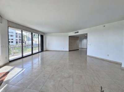 Comprar apartamento no 2000 Williams Island 606