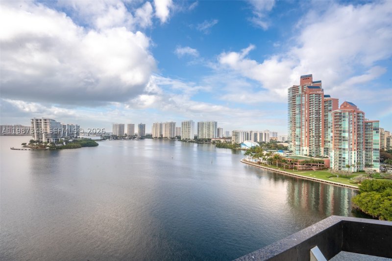 Mystic Pointe 500 Apt #1401
