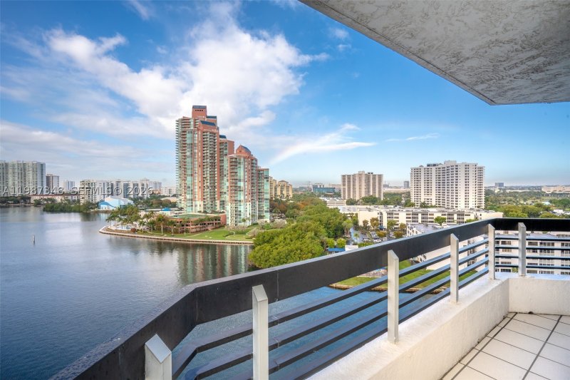 Alquiler de apartamento en Mystic Pointe 500 1401