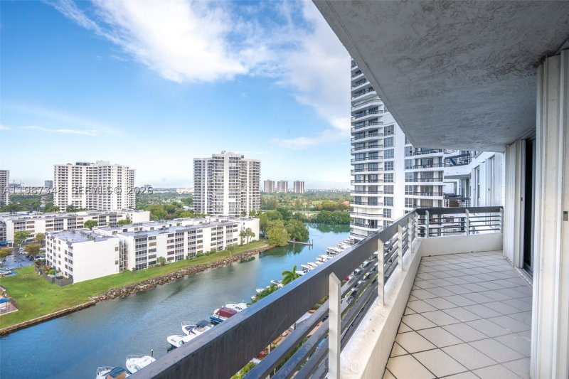 Alquiler de apartamento en Mystic Pointe 500 1401