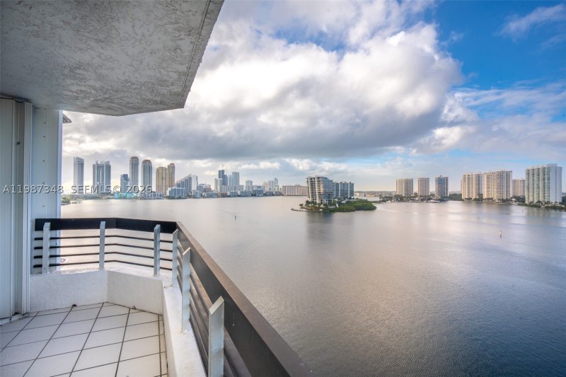 Alquiler de apartamento en Mystic Pointe 500 1401