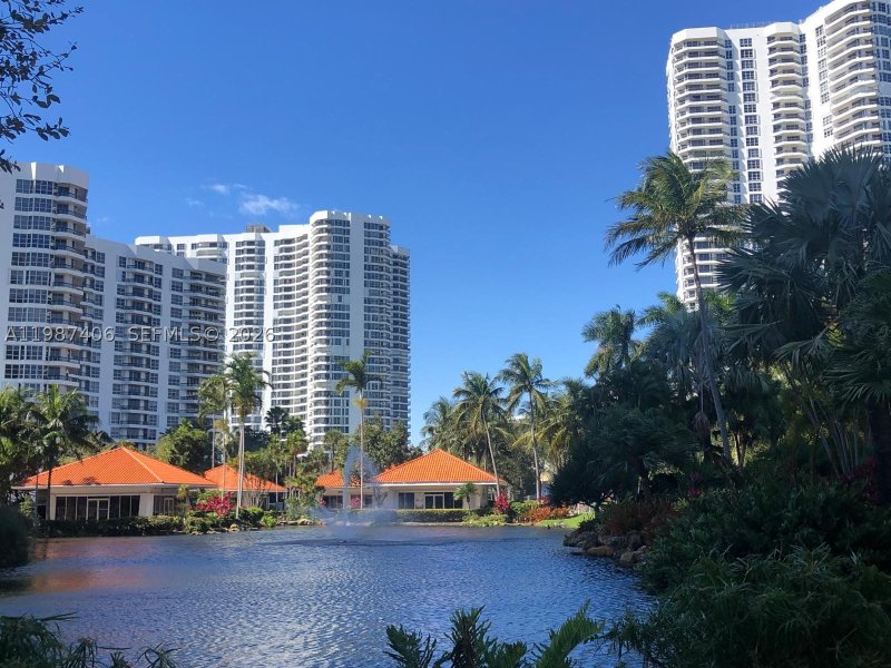 Condo for sale at Mystic Pointe 500 1412
