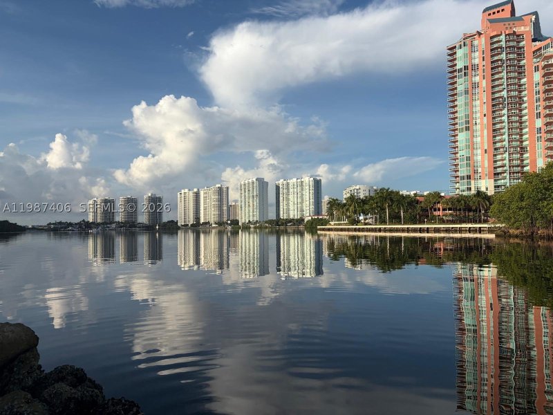 Comprar apartamento en Mystic Pointe 500 1412