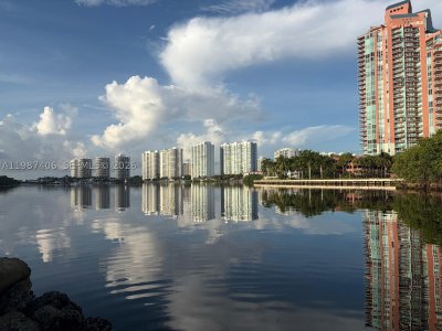 Comprar apartamento en Mystic Pointe 500 1412