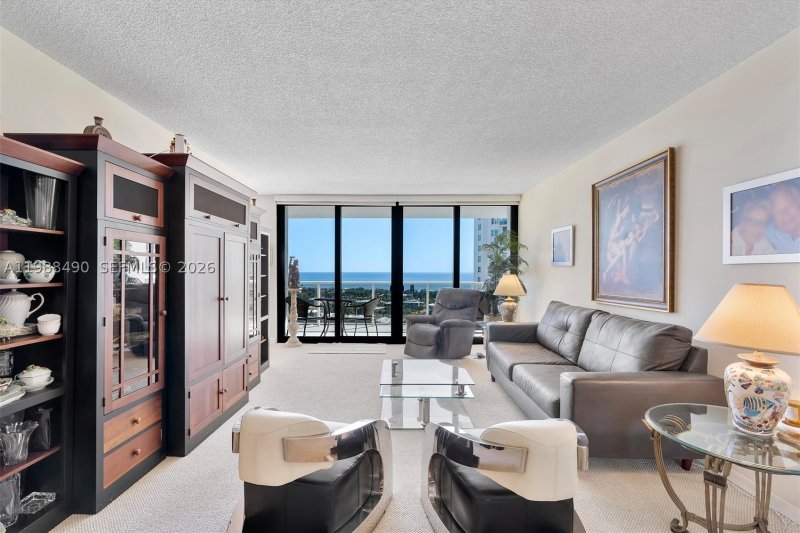 Condo for sale at Hamptons West 1712