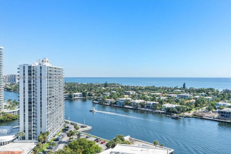 Condo for sale at Hamptons West 1712