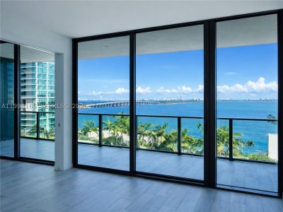 Gran Paraiso Apt #802