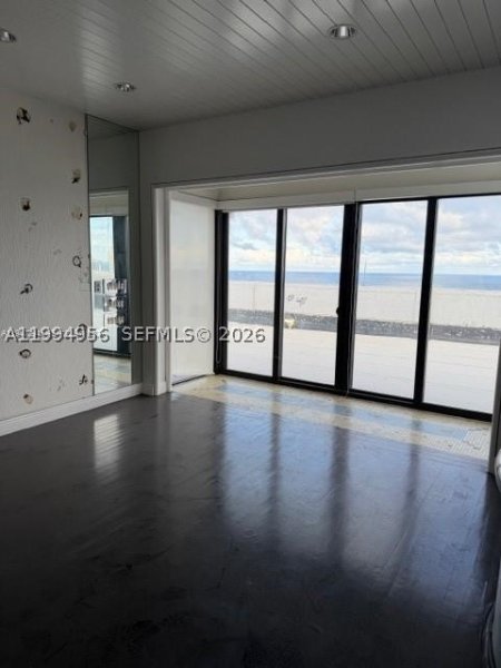 Comprar apartamento no Turnberry Isle TS-4