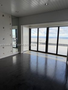 Comprar apartamento no Turnberry Isle TS-4
