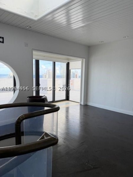 Comprar apartamento no Turnberry Isle TS-4