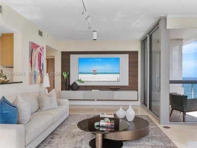 Aluguel de apartamento no Setai 3002