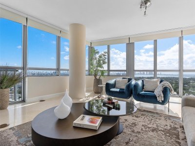 Aluguel de apartamento no Setai 3002