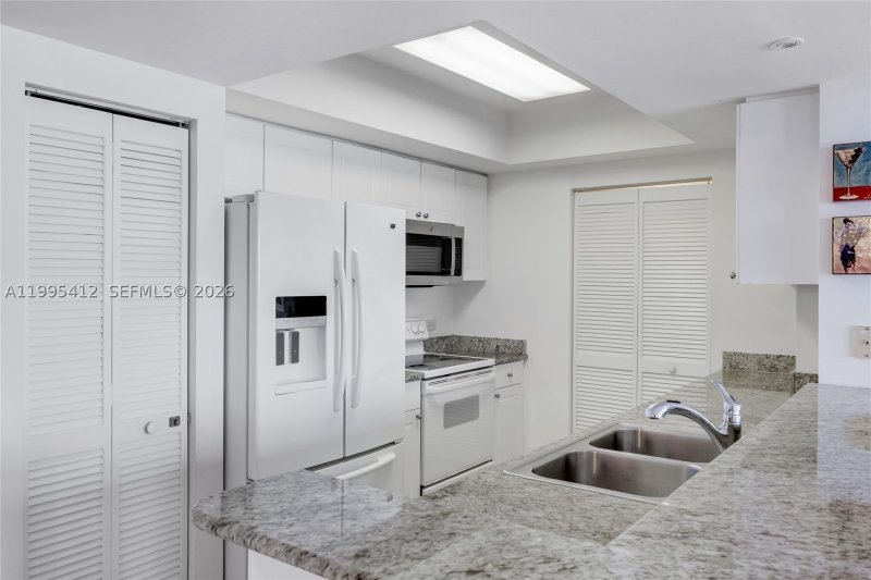 Condo for sale at Turnberry On The Green 2412