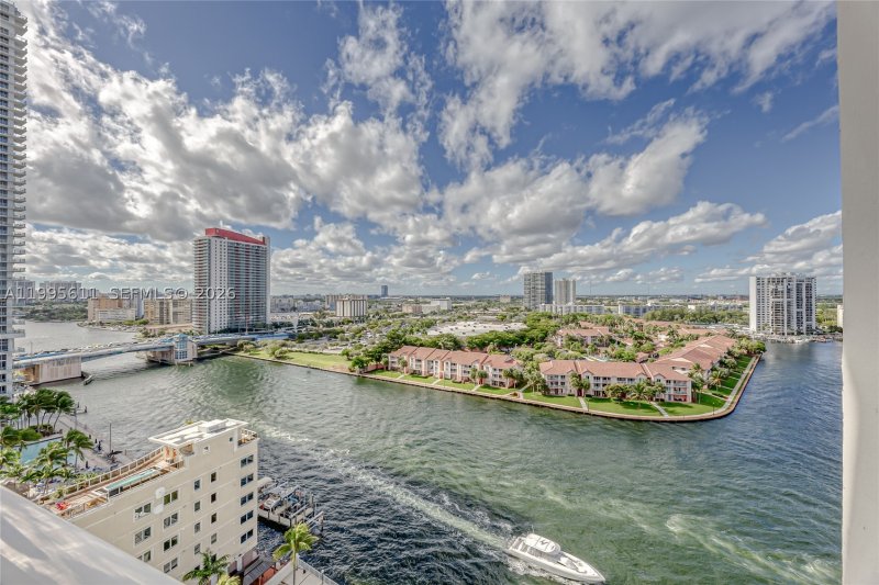 Condo for sale at Hallmark of Hollywood 1606