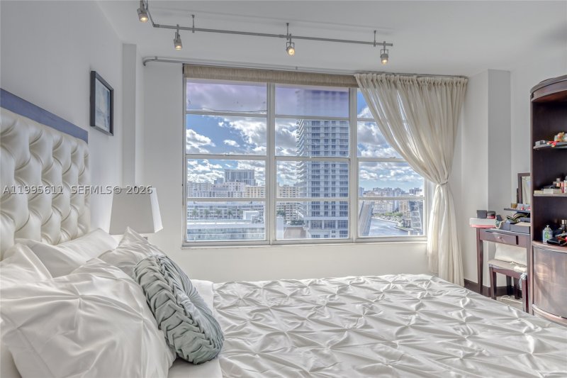 Condo for sale at Hallmark of Hollywood 1606