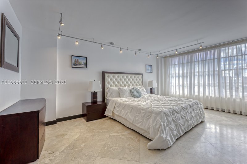 Condo for sale at Hallmark of Hollywood 1606