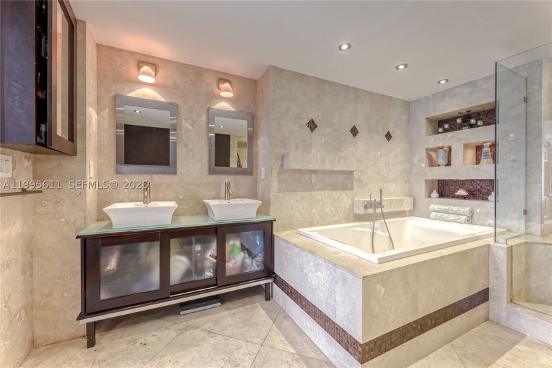 Condo for sale at Hallmark of Hollywood 1606