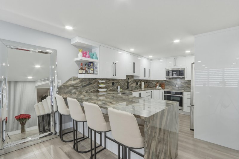 Condo for sale at Maison Grande 609