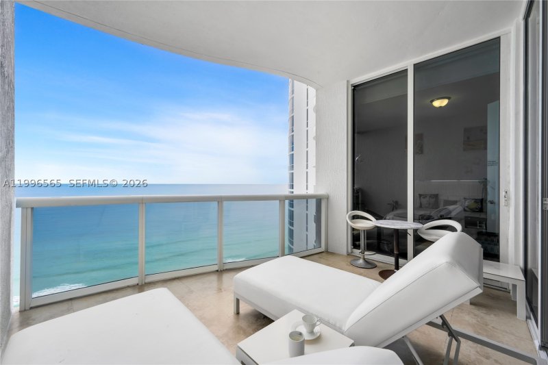 Alquiler de apartamento en Trump Tower Two 2104