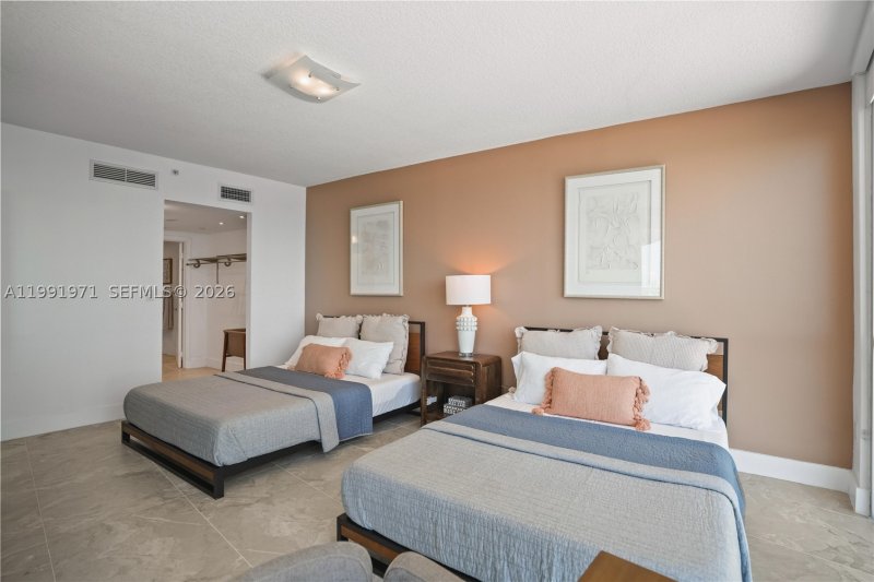 Apartment for rent at Opera Tower 1401