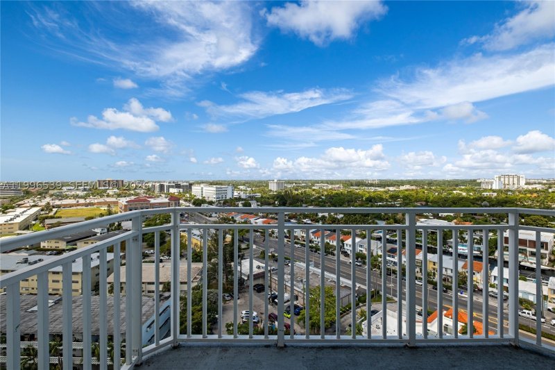 Condo for sale at Bayview Towers A1607