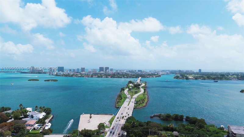 Condo for sale at Bayview Towers A1607