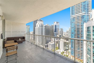 Comprar apartamento no The Club At Brickell Bay PH 4218