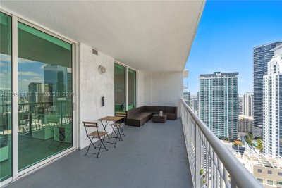 Comprar apartamento no The Club At Brickell Bay PH 4218