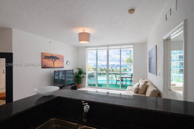 Apartment for rent at 360 Condominium West 706