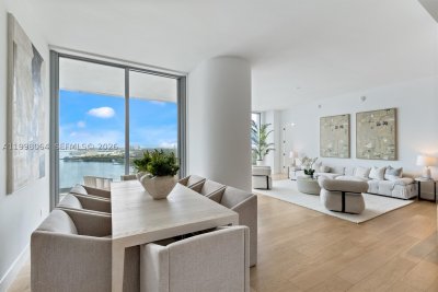 Comprar apartamento no Una Residences at Brickell 2003