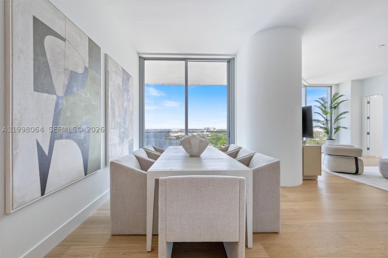 Comprar apartamento no Una Residences at Brickell 2003