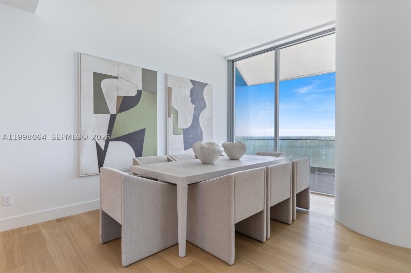 Comprar apartamento no Una Residences at Brickell 2003