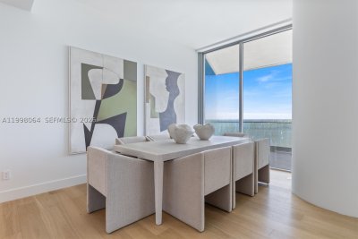 Comprar apartamento no Una Residences at Brickell 2003