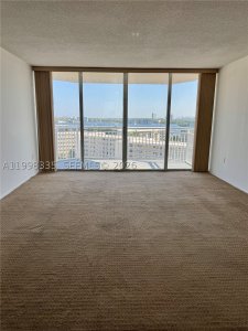 Aluguel de apartamento no Del Prado South Tower 1003