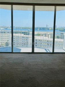 Aluguel de apartamento no Del Prado South Tower 1003