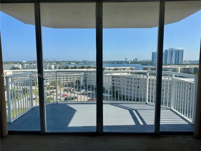 Aluguel de apartamento no Del Prado South Tower 1003