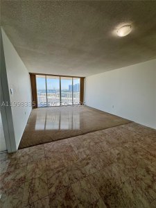 Aluguel de apartamento no Del Prado South Tower 1003