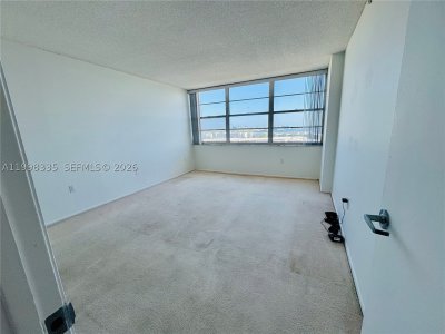 Aluguel de apartamento no Del Prado South Tower 1003
