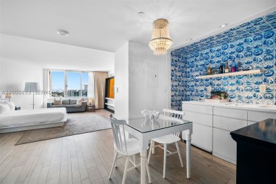 Comprar apartamento no 1100 West Condo (Mondrian located) 819